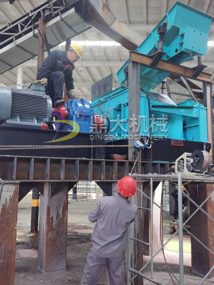 對輥制砂機安裝現(xiàn)場 對輥制砂機安裝現(xiàn)場