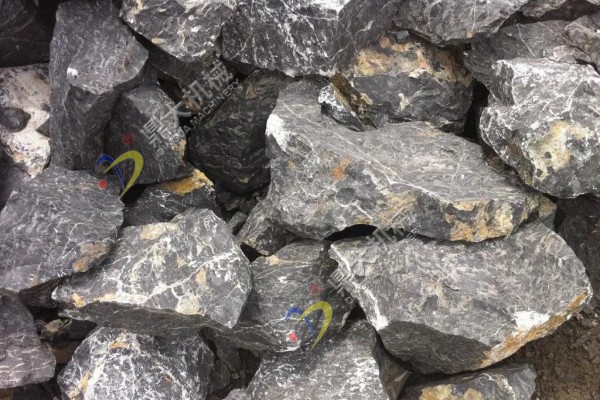 青石對(duì)輥制砂機(jī)的青石 青石對(duì)輥制砂機(jī)的青石